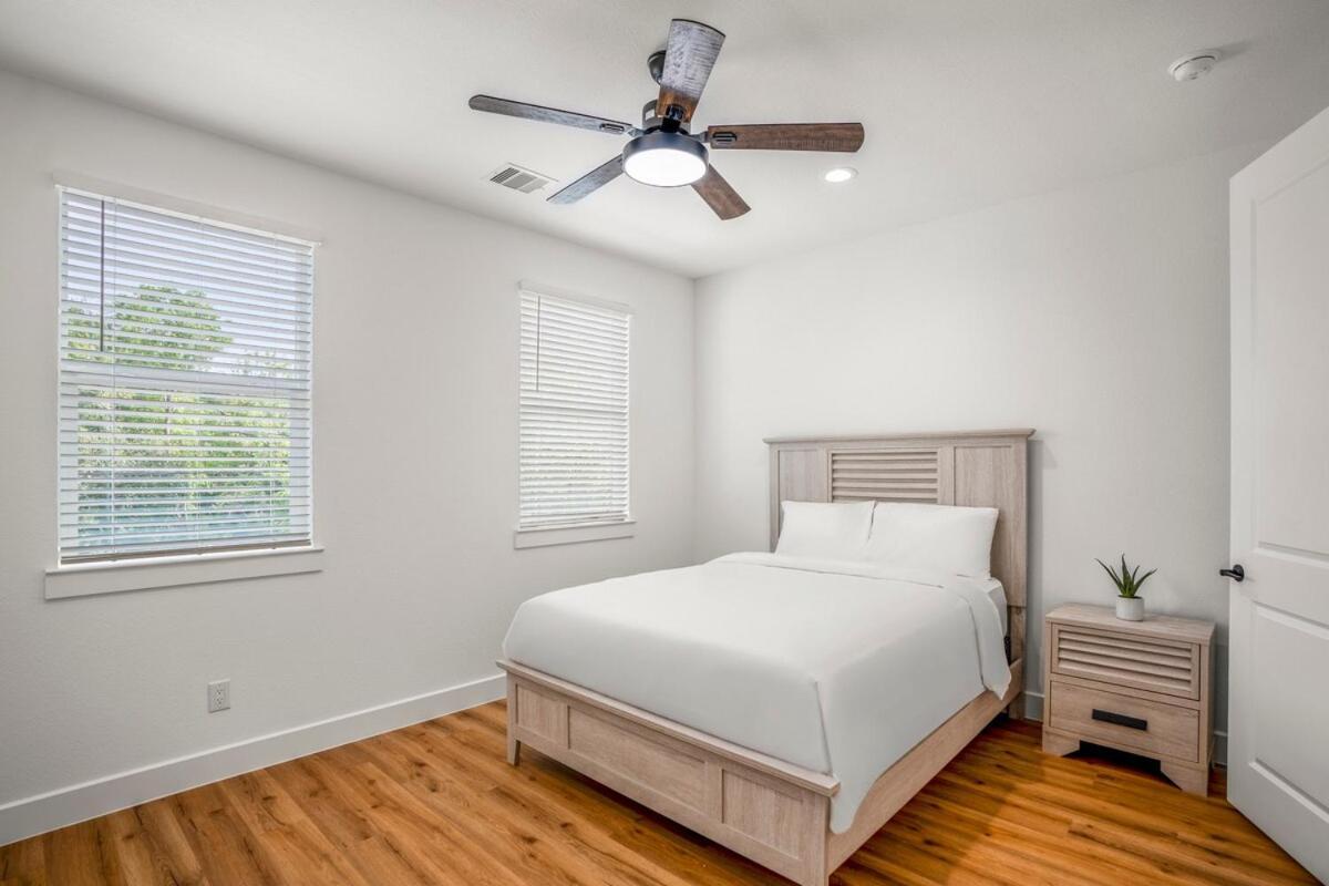 Confetti Cove, Entertainment Nightlife Pad * Houston
