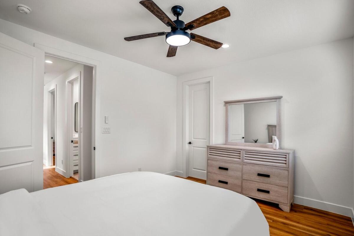 Confetti Cove, Entertainment Nightlife Pad *