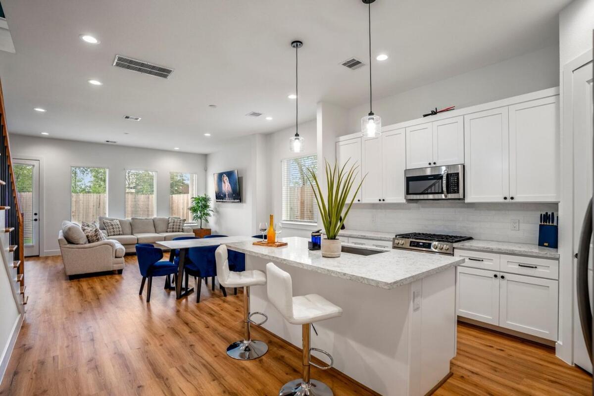 Confetti Cove, Entertainment Nightlife Pad * Houston