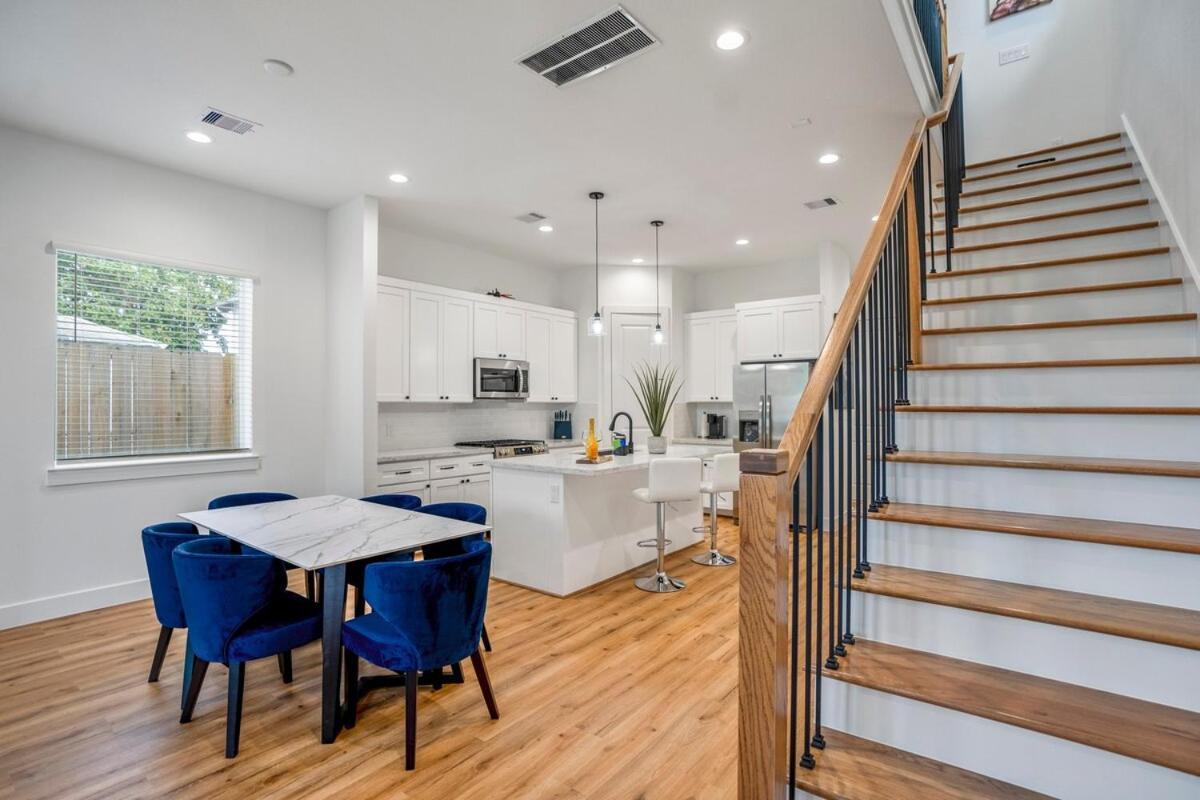 Confetti Cove, Entertainment Nightlife Pad *